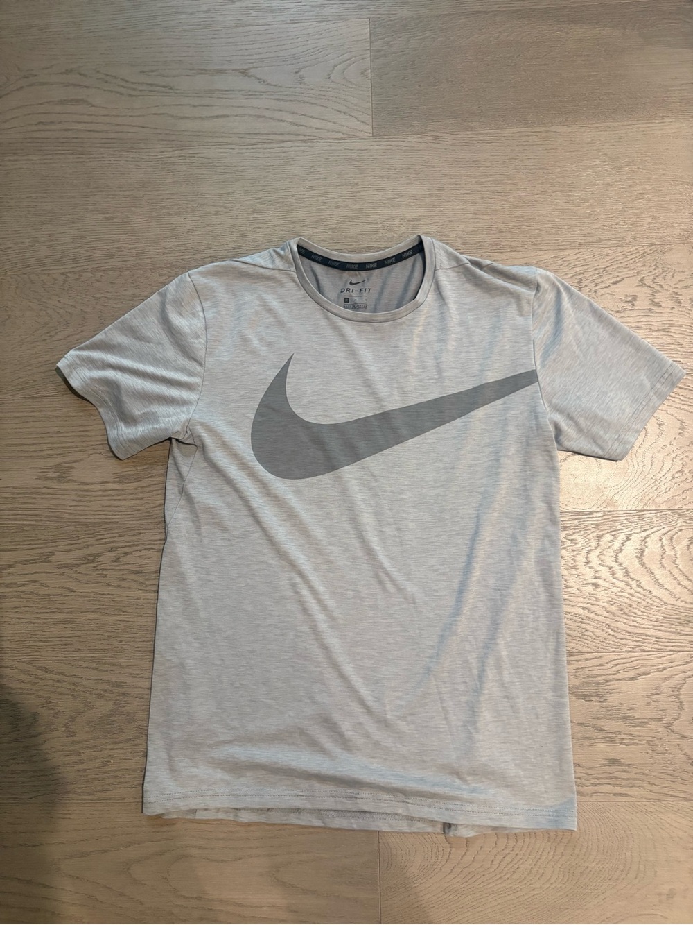 Nike Men’s Light Gray Short Sleeve T-Shirt with Dark Gray Swoosh